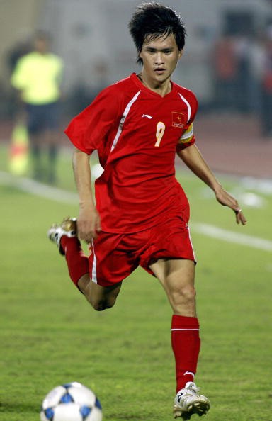 Công Vinh trong trận đấu loại Olympic Bắc Kinh gặp Oman tháng 4/2007.